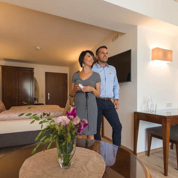 couple in Niederreiter hotel room